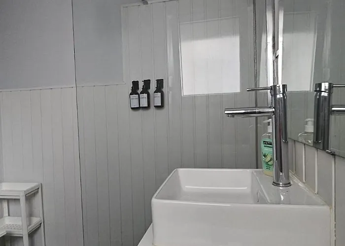 Doble Grande 2 Personas Balcon ホームステイ